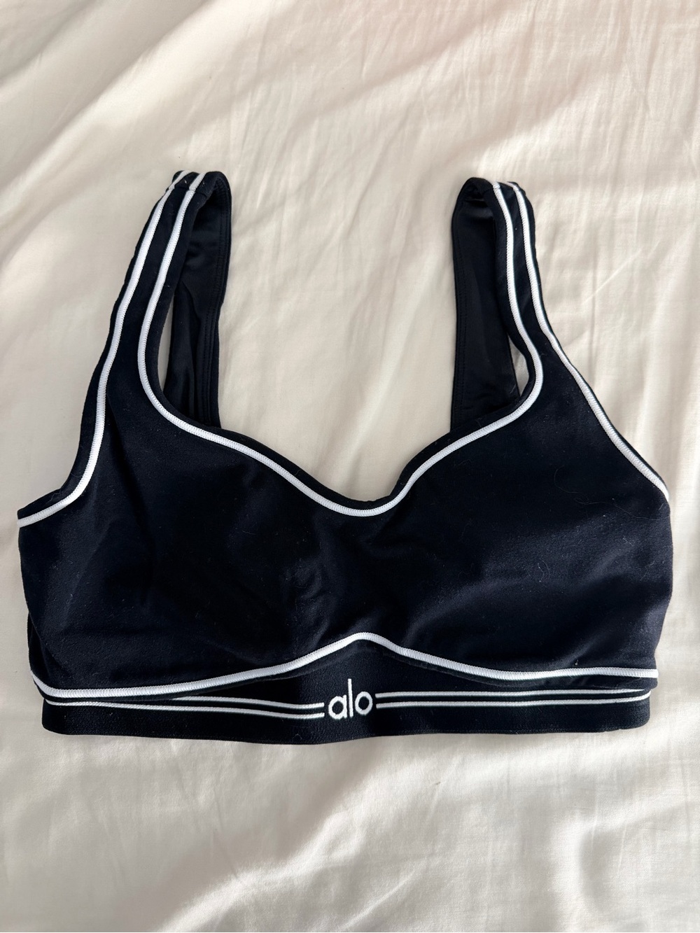 Alo yoga black heart throb sports bra small